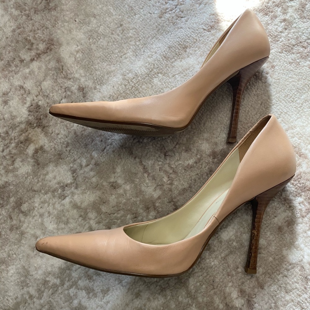 Guess Cream Pumps- Size 8